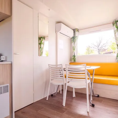 Camping Cantabria 假日公园 *